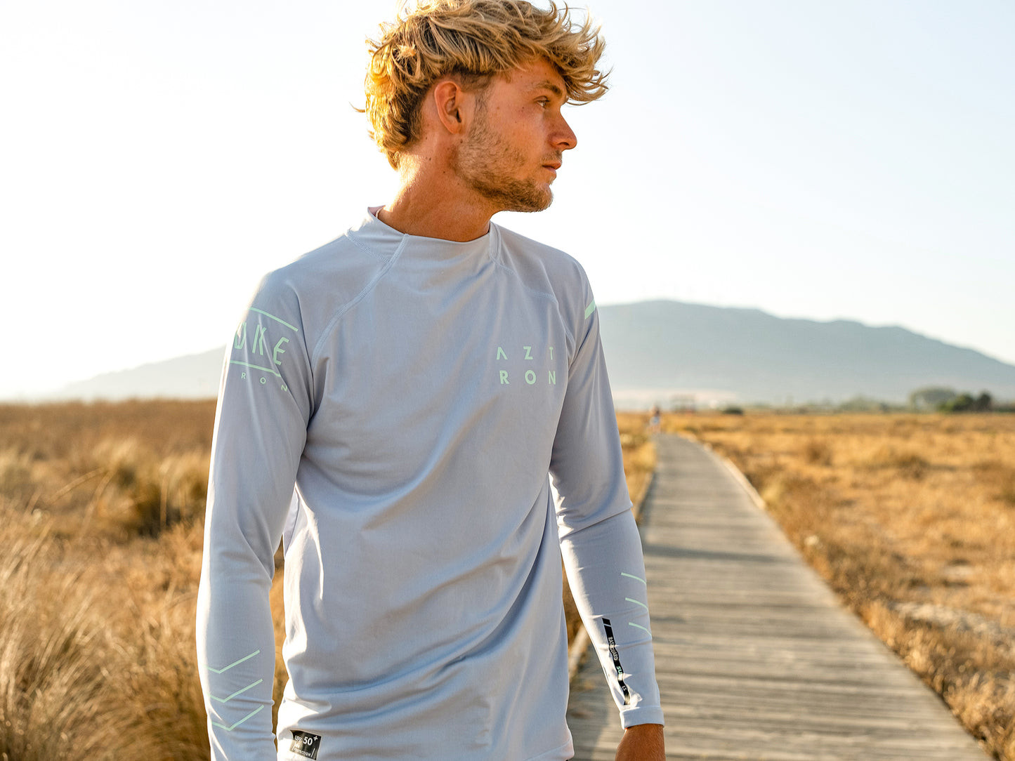 IGNITE Men's Surf Style Longsleeve Rashguard