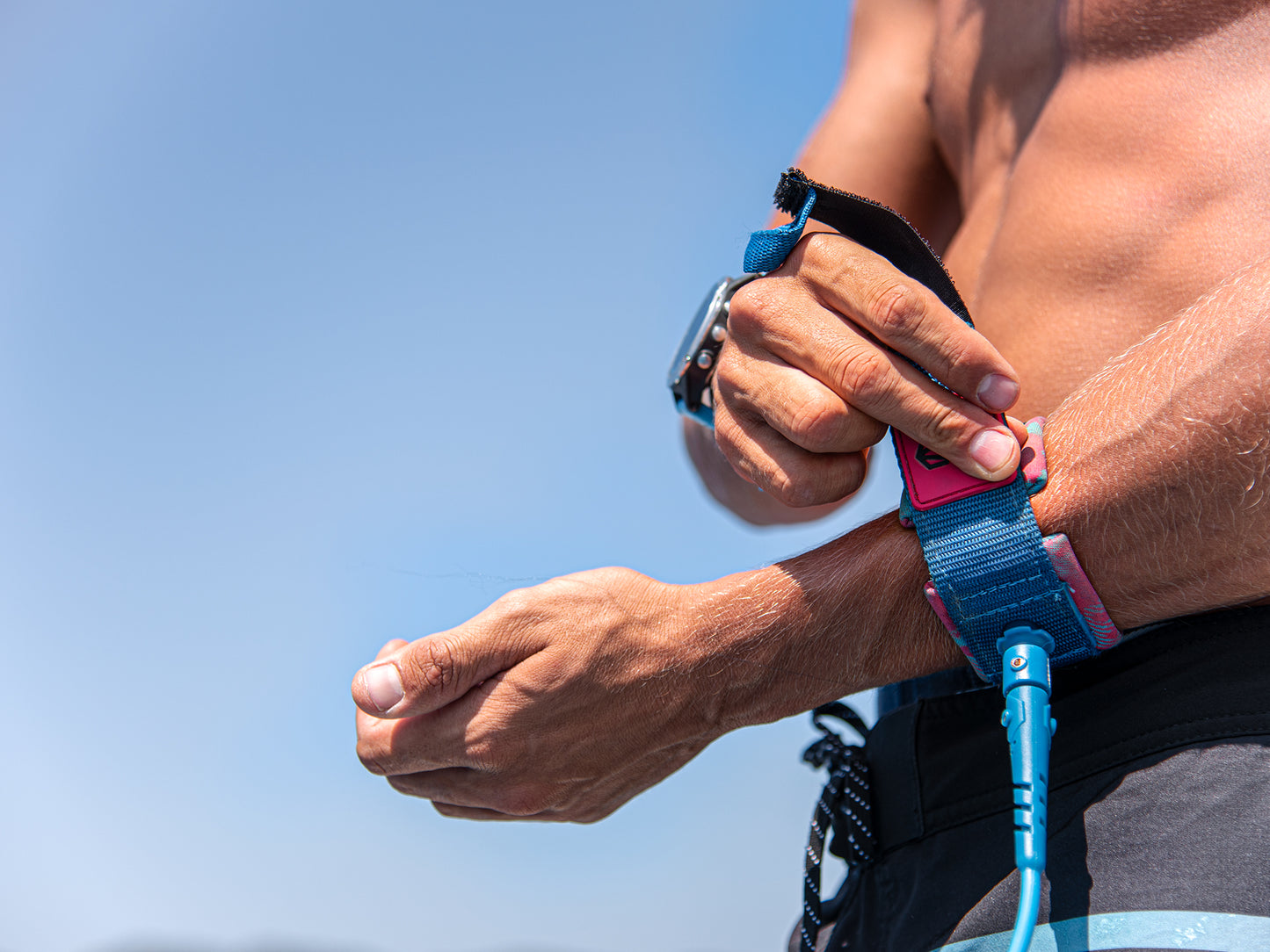 4' WRIST Coil Leash